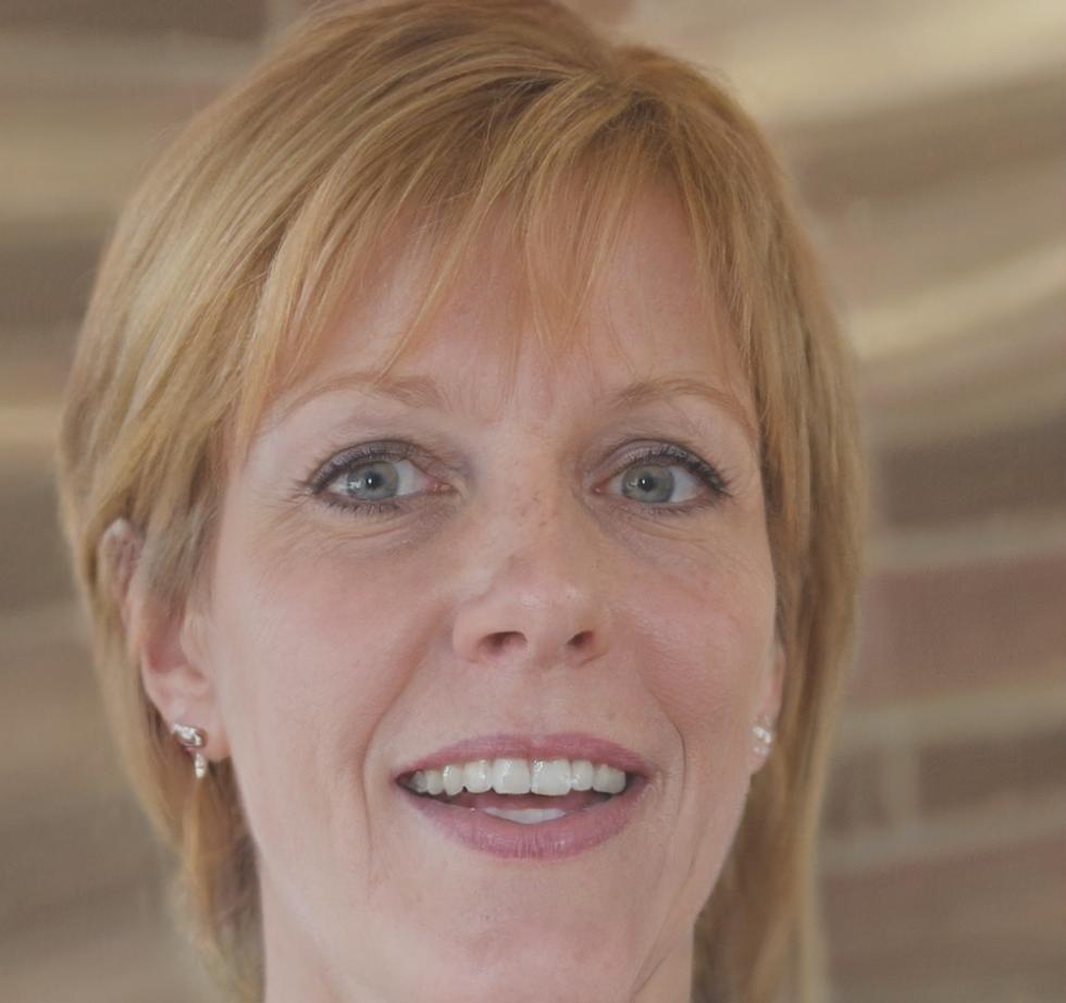 Portrait professionnel de Claire Moreau, formatrice en mindfulness workplace